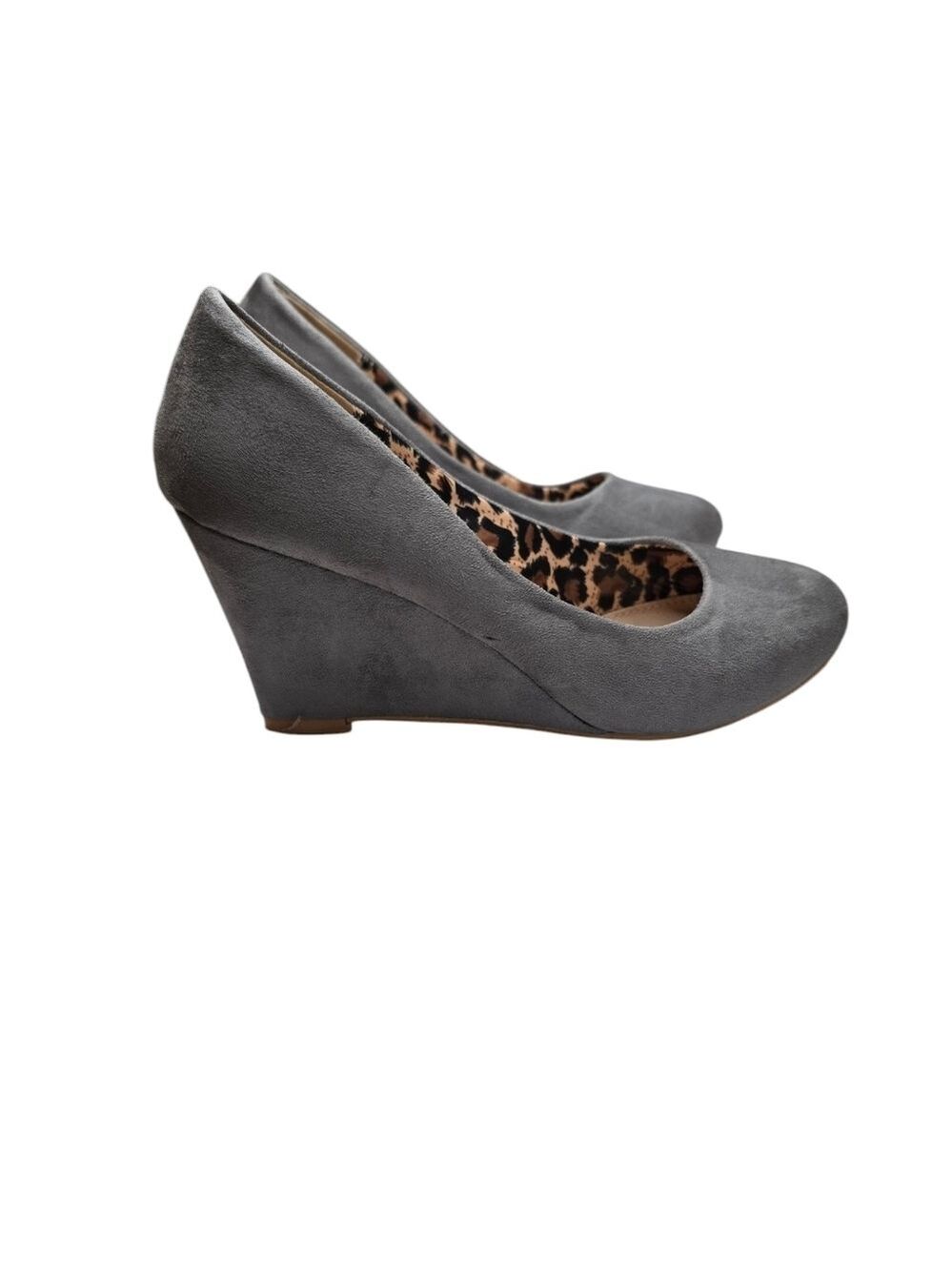 Bella Marie Nine Gray Suede Round Toe Wedges 6